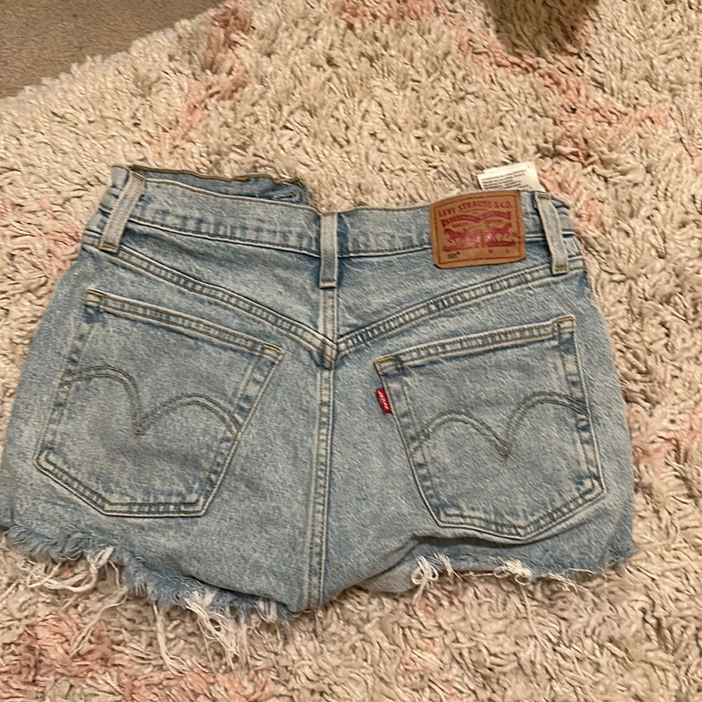 LEVI SIZE 26 shorts
